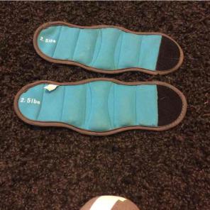 Blue ankle waits
