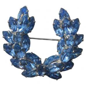 Vintage Blue Stone Wreath Pin