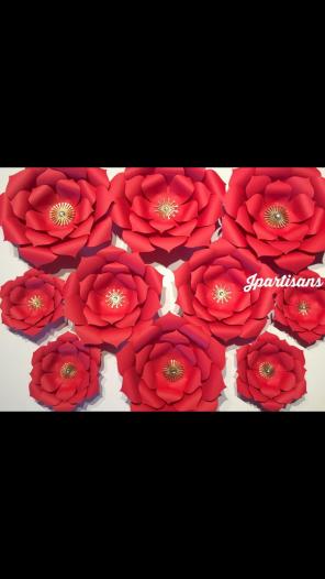 Pointed red paper flower/wall decor Gold