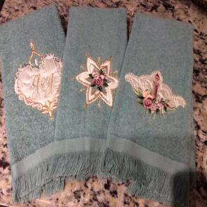 Cannon Holiday Hand Towels - Set Of 3