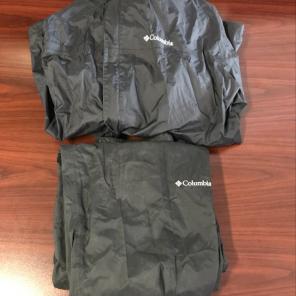 Columbia Track Suit (XXL Top, 32L Pants)