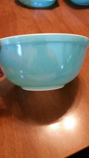 Pyrex turquoise mixing bowl 403