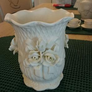 Vintage Victorian ivory Rose bisque vase