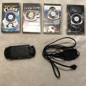 Song PSP - w/ Charger & 4 Games