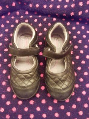 Stride rite Shoes - size 8M