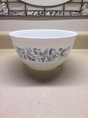 Pyrex Colonial Mist 402