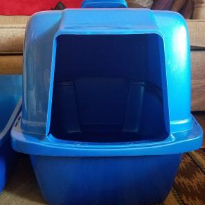 Litter Box and Litter Tray w/Scoopers