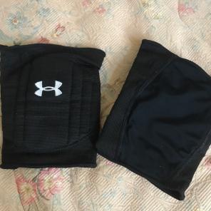 black knee pads