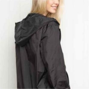 Brandy Melville Malibu Scar Windbreaker