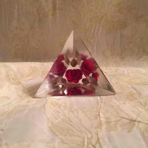 Red rose triangle #67