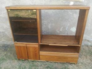 Dresser forr tv etc..
