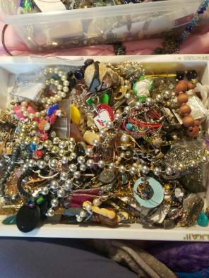VINTAGE TO NOW JUNK JEWELRY FOR CRAFTSA3