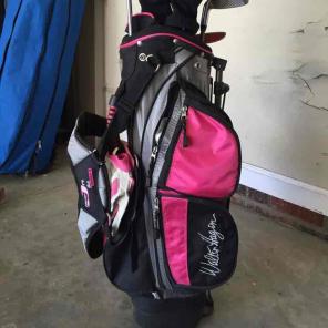 Pink CHILDREN'S golf clubs!