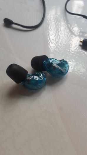 Shure SE215 Sound Isolating Earphones