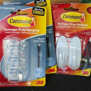 5 PACKS OF COMMAND HOOKS