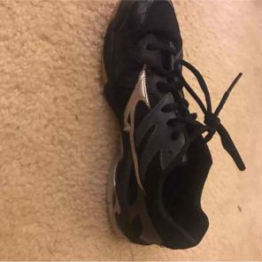 Mizuno volleyball shoes