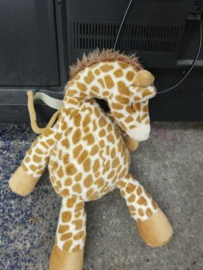 giraffe plays music attach to crib
