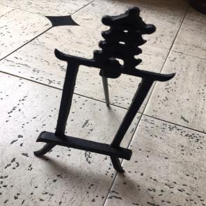 Vintage Metal Asian Theme Easel