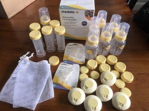 Medela Breastfeeding Pumping Bottles Lot