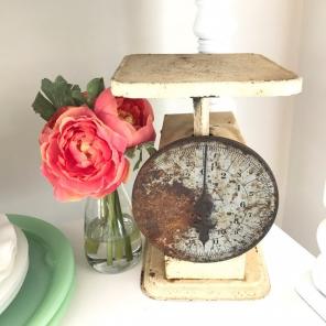 Vintage White Kitchen Scale