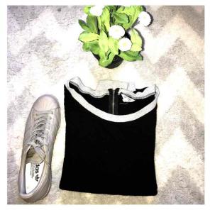 Guess black sweater clean inside and out