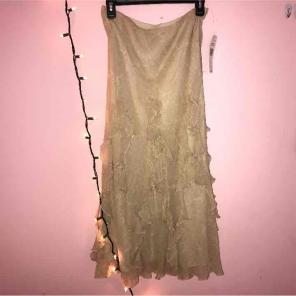 Long tan ruffle skirt BRAND:LAUREN