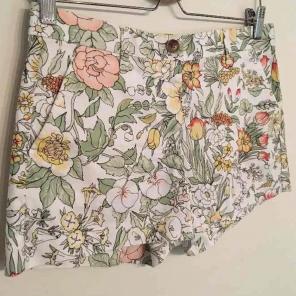 Gap Khaki Brushed Twill Botanical Shorts