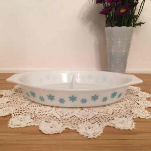 Pyrex Snowflake Divided Dish No Lid
