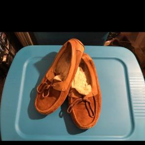 Newer Men's Tan Suede UGG Slippers Sz 10