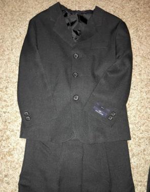 Dockers Boys 2-Piece Suit. Size 6