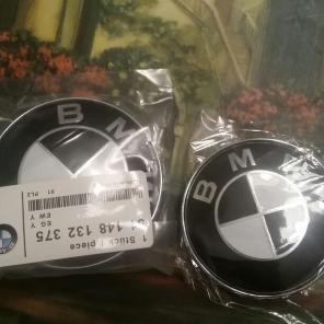 Bmw 82mm 74mm black white emblem set