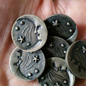 6 Moon buttons