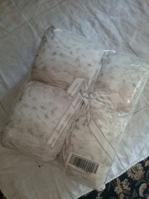Brand New Soft/Cozy Blanket Set