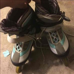 Women's size 7/7.5 Schwinn roller blades