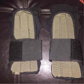 Skiing arm guards