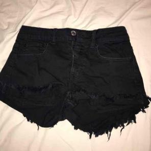 never worn before black AE shorts