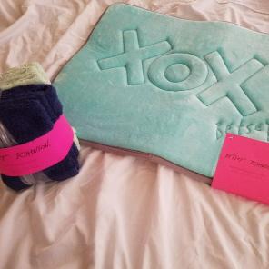 Betsey Johnson XOXO Bath & Towel Set