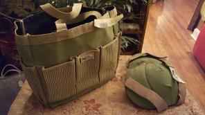 New.. 14 pocket Garden tote with knee pa