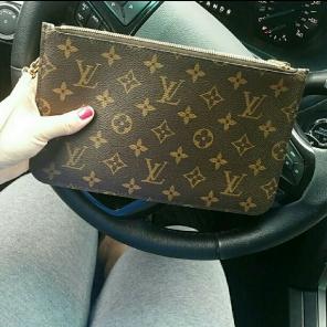 Authentic Louis Vuitton pochette