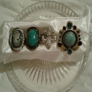 Ladies bundle of 4 vintage boutique ring