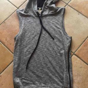 New men's sweater vest medium nwt