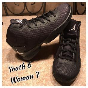 Youth 6 JORDAN superFly Sneakers NWT