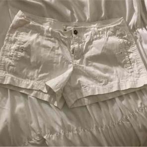 White Old Navy Shorts Size 6