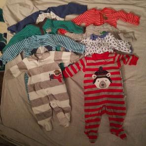 2 button up & 6 zipper up. NEWBORN size