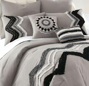 QUEEN SIZE COMFORTER