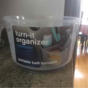 Turn-it portable turntable organizer