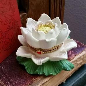 VINTAGE LILYPAD JEWELED "SECRET KEEPER"