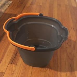 Casabella Square Bucket