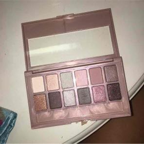 Maybelline The Blushed Nudes Palette