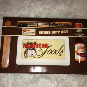 Hooters Wings Gift Set